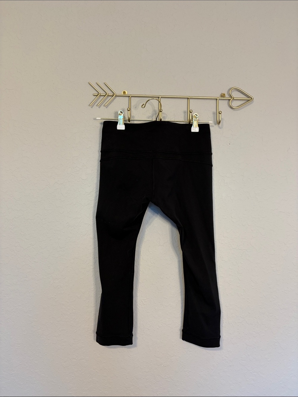 Lululemon Black Cropped Leggings Size 6 Side Pockets